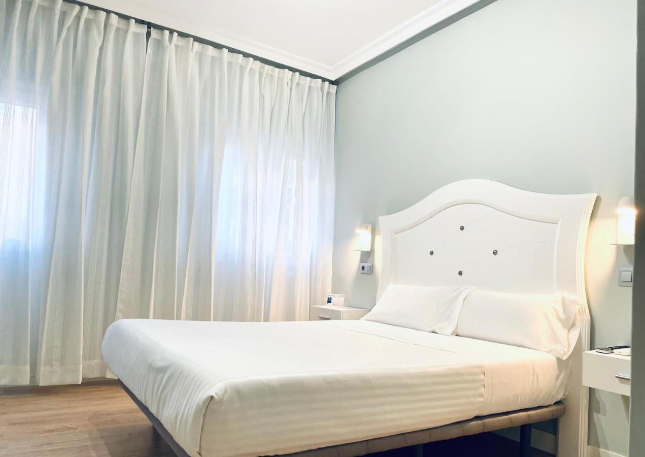 Hostal Los Angeles Madrid Buitenkant foto