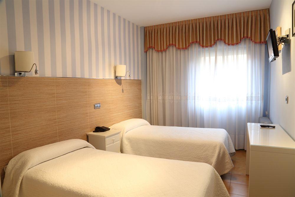 Hostal Los Angeles Madrid Buitenkant foto