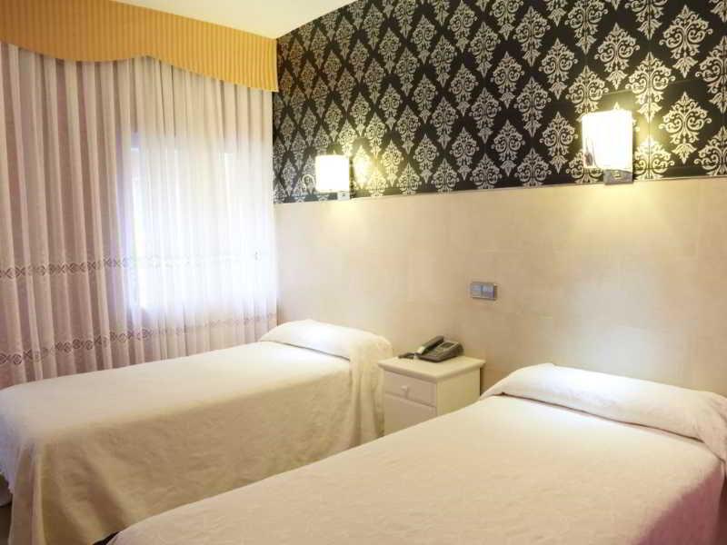 Hostal Los Angeles Madrid Buitenkant foto